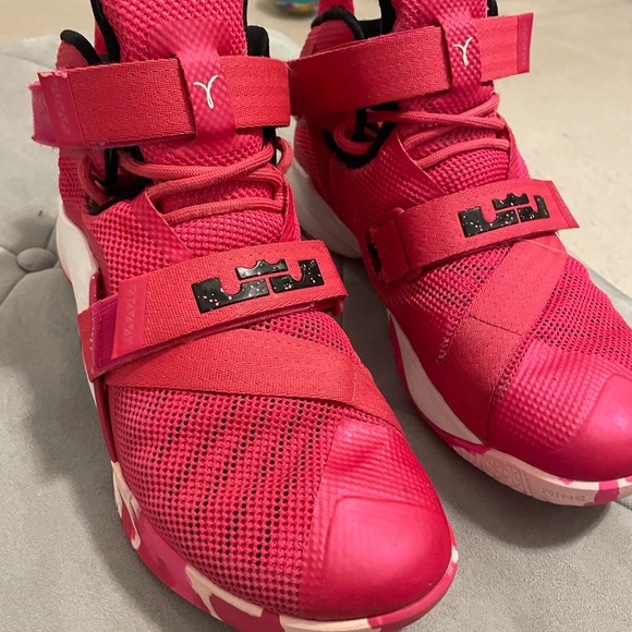 Nike LeBron Zoom Soldier 9 Think Pink Basketball Sneakers - Picture 3 of 10